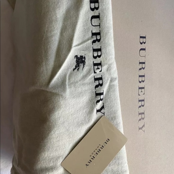 BNWT Authentic Burberry tote bag. - Picture 9 of 10